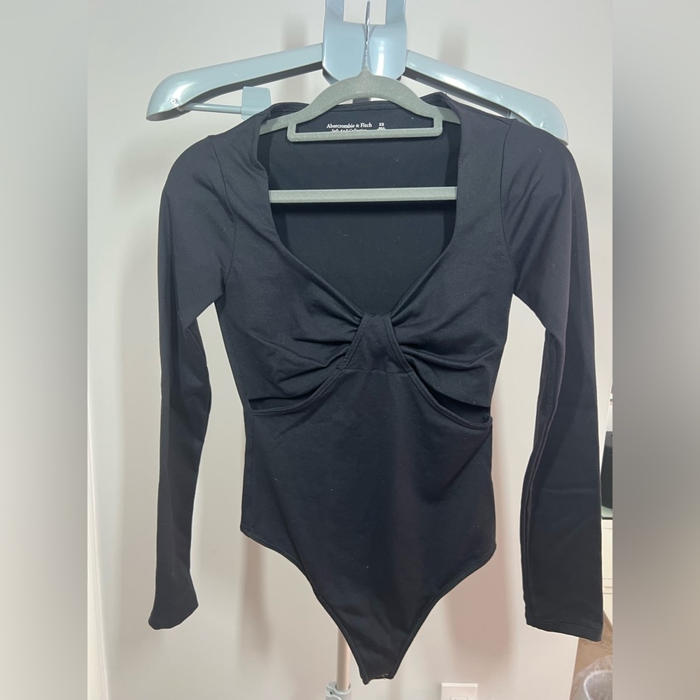 Abercrombie & Fitch Black V-Neck Cutout Bodysuit – Size XS